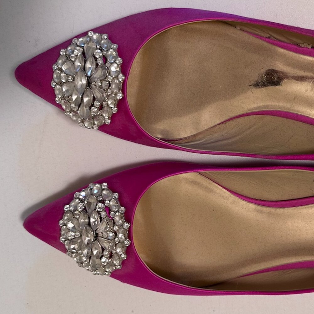 💎 Badgley Mischka Hot Pink Crystal Pointed Toe Flats – Size 10
